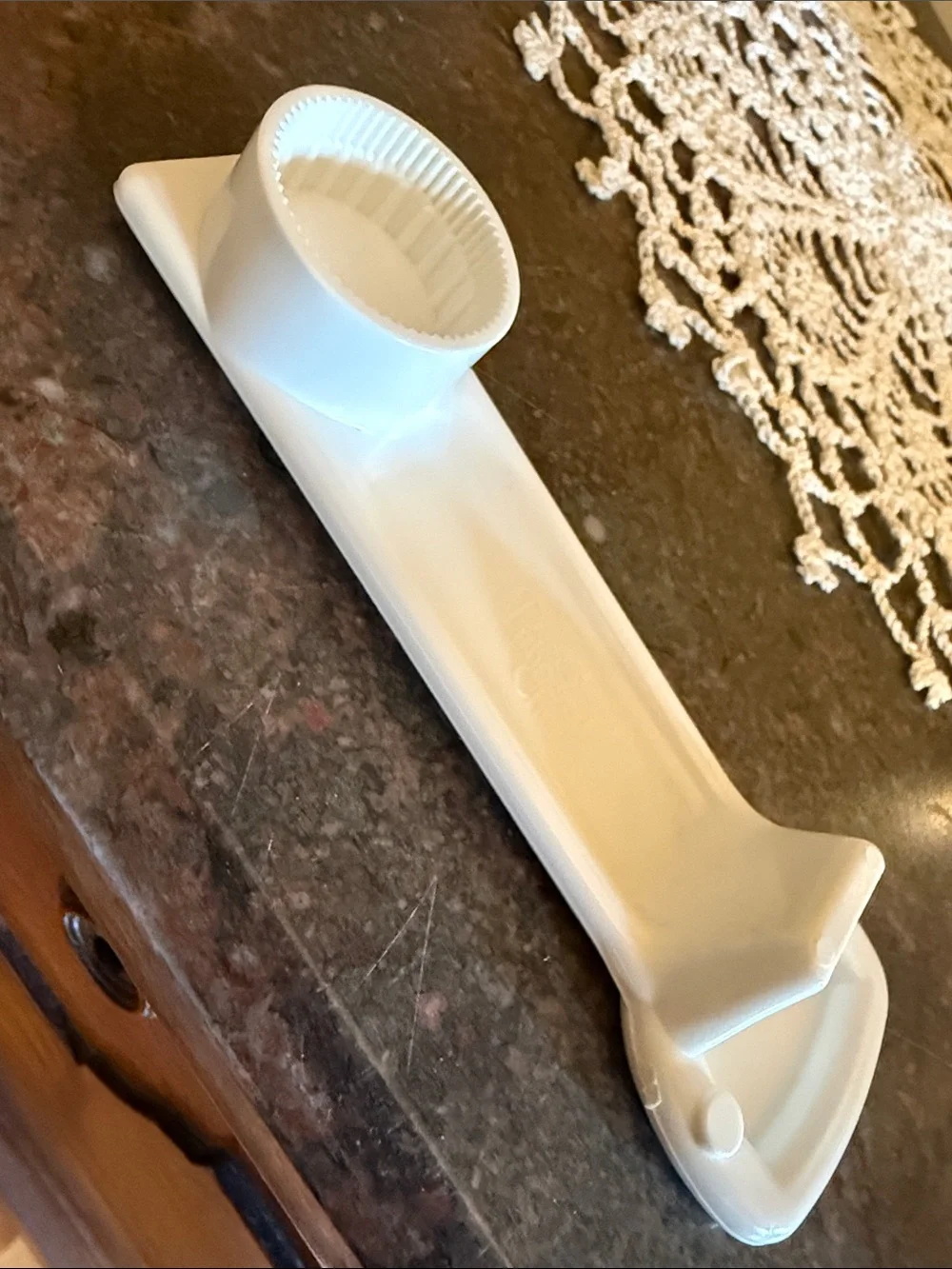 Pampered Chef Easy Opener #2590 retired bottle opener, magnetic back, white EUC